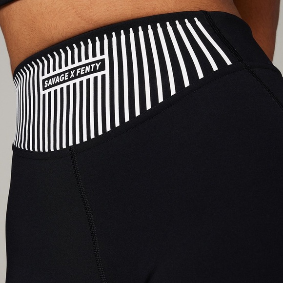 NWT $69 Savage X Fenty XCCENTUATE HIGH-WAIST LEGGING Yoga Pants black Caviar XS - Picture 4 of 10